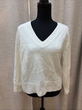 Banana Republic Women's V-Neck Sweater in Cream